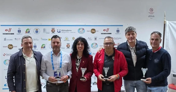 Tavernes de la Valldigna recibe la réplica de La Nostra Copa tras el triunfo de la UE Tavernes