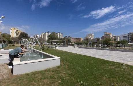 Gandia impulsa un nuevo mercado gastronómico en la playa para dinamizar el turismo