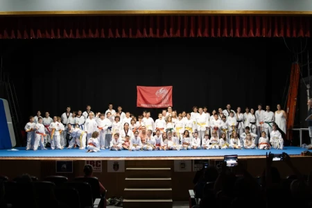 El Club Taekwondo Valkiria reúne a cerca de 300 personas en Xeraco durante su examen oficial de cinturones