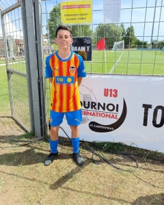 El Ayuntamiento de Piles felicita a Toni Gregorio por su destacada temporada con el Valencia CF