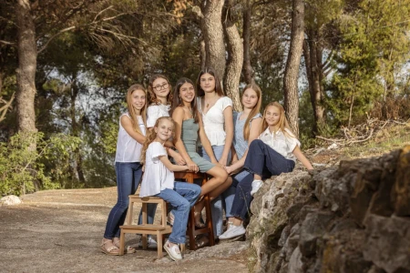 Constituida en Oliva la primera corte de honor de la fallera mayor infantil