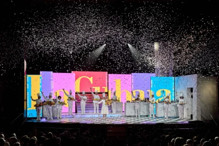 El Teatro Serrano de Gandia triunfa con el preestreno nacional del nuevo espectáculo de La Cubana