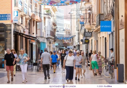 Gandia estudia ampliar la apertura de establecimientos en domingos y festivos durante el verano