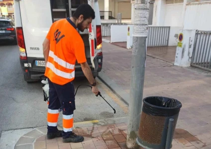 Tavernes refuerza su plan intensivo de limpieza viaria