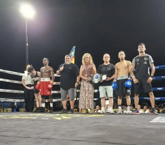 Piles llena el campo de fútbol en una histórica velada de boxeo