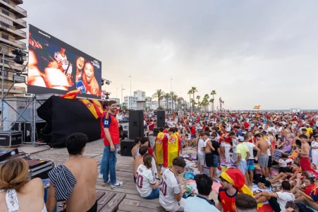 Gandia celebra el segundo Mundial de España con una multitudinaria fiesta junto a las pantallas gigantes