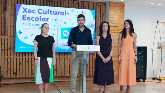 Gandia renueva la ayuda de 30 euros con el Xec Cultural Escolar para el próximo curso académico