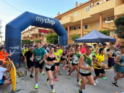 Tavernes de la Valldigna reúne a 1.250 deportistas en la 37.ª Volta a Peu en la Playa