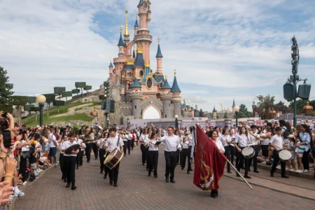 Músicos de Oliva resuenan en Disneyland París
