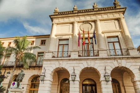 PSOE y Compromís reclaman al PP que exija a la Generalitat las soluciones educativas que necesita Gandia