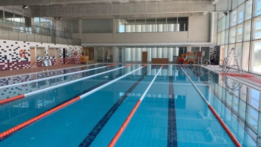 El PP de Tavernes denuncia la falta de seguridad jurídica y económica en la gestión de la piscina cubierta