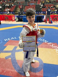 Xavi Calatayud se hace con la medalla de oro en el Nacional de Taekwondo