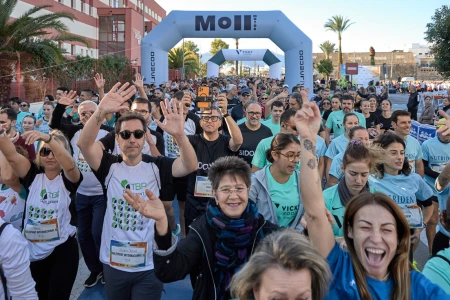 Más de 2.500 corredores toman las calles en la VI Cursa de les Empreses de La Safor-ESIC