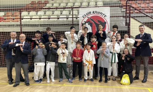 El Club Tora Kai Gandia logra un excelente botín de medallas en el Trofeu de Nadal de Paterna