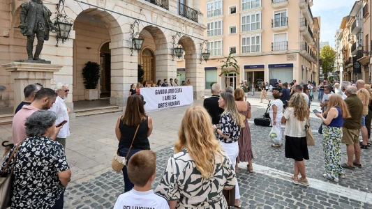 Gandia celebra una concentración para mostrar apoyo a Ceuta