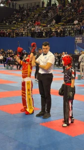 Andrea Martínez compite con orgullo en su primera participación en el Europeo Junior de Kickboxing